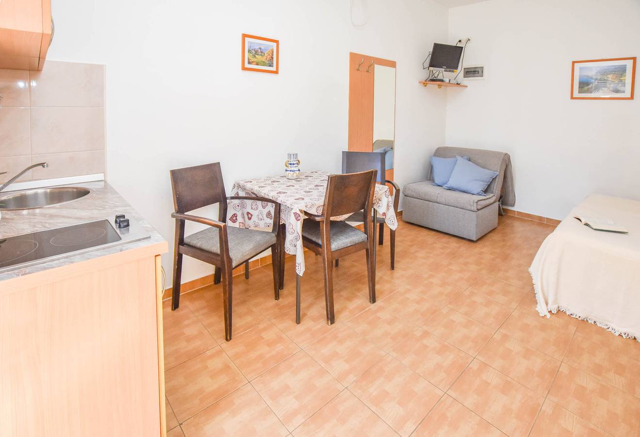 Ganzes Studio, Apartments Flora in Pakostane, Zadar