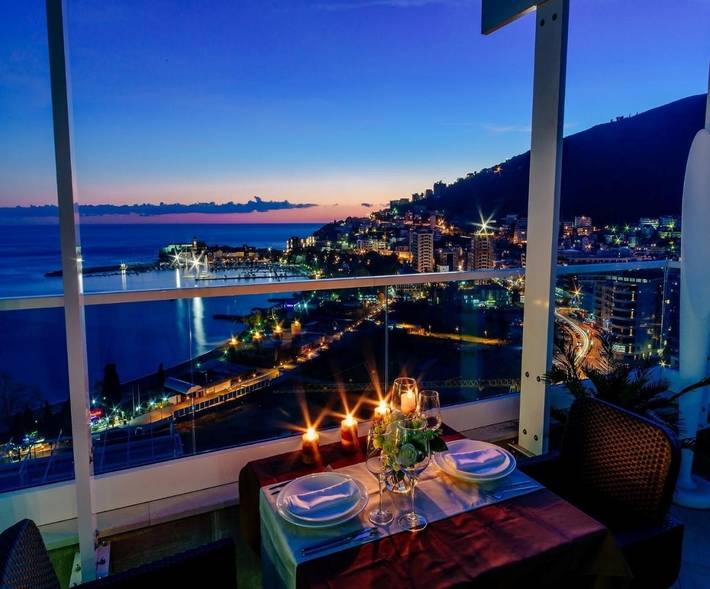 Ferienwohnung für 5 Personen, mit Balkon und Whirlpool sowie Pool und Sauna in Budva