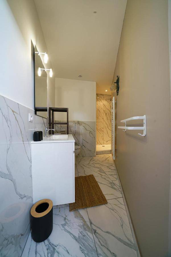 Double Room with Private Bathroom in Nizas, Côte méditerranéenne (France)
