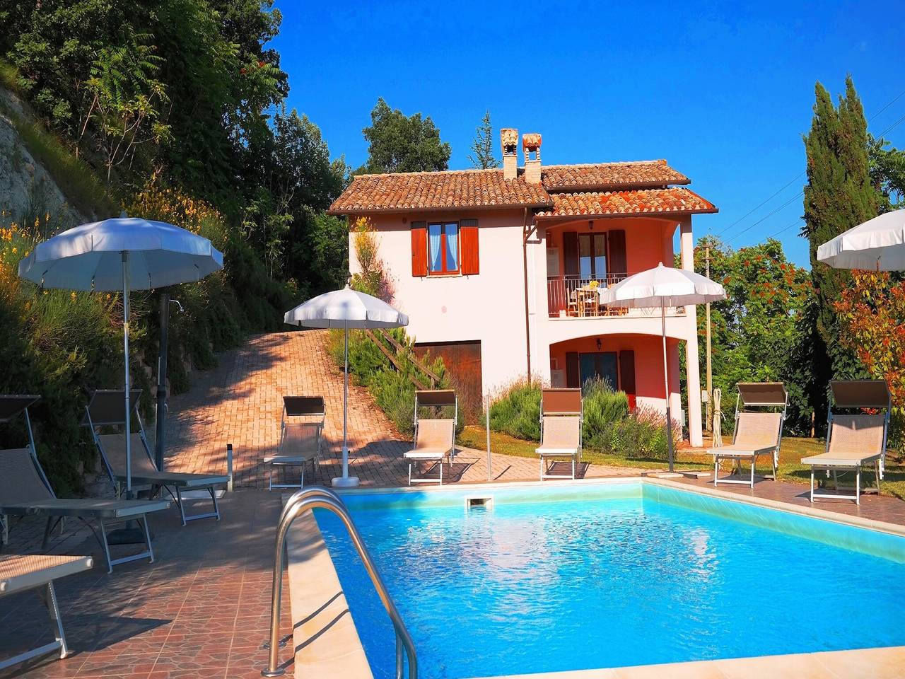 Villa nelle Marche con piscina e vista in Acqualagna, Valle del Metauro