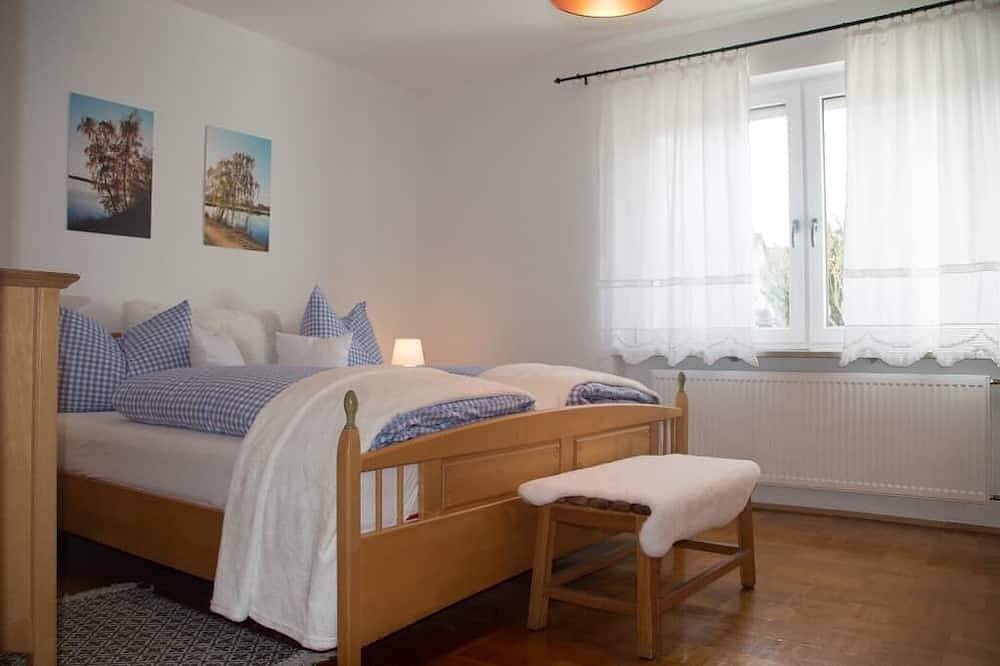 Ganze Wohnung, Liebevoll eingerichtete Ferienwohnung mit 3 Schlafzimmern in Wackersdorf, Ostbayern