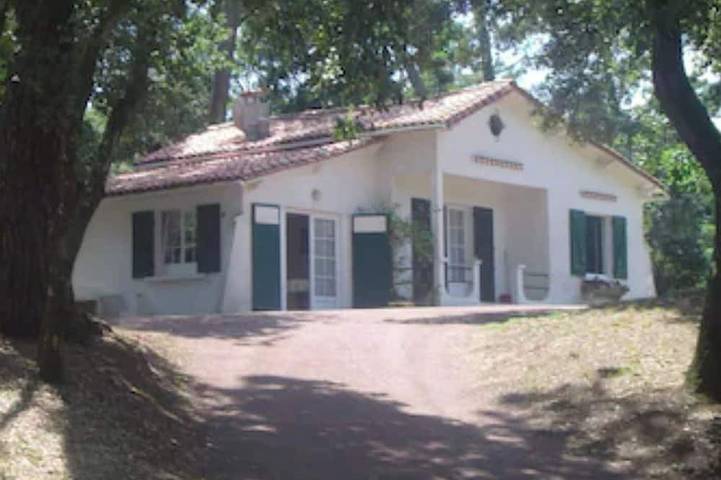 Location de vacances pour 8 personnes, avec Terrasse et Jardin dans Plage des Vergnes