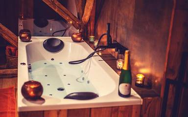 Chambre d’hôte pour 2 personnes, avec jacuzzi ainsi que sauna et jardin à Érezée