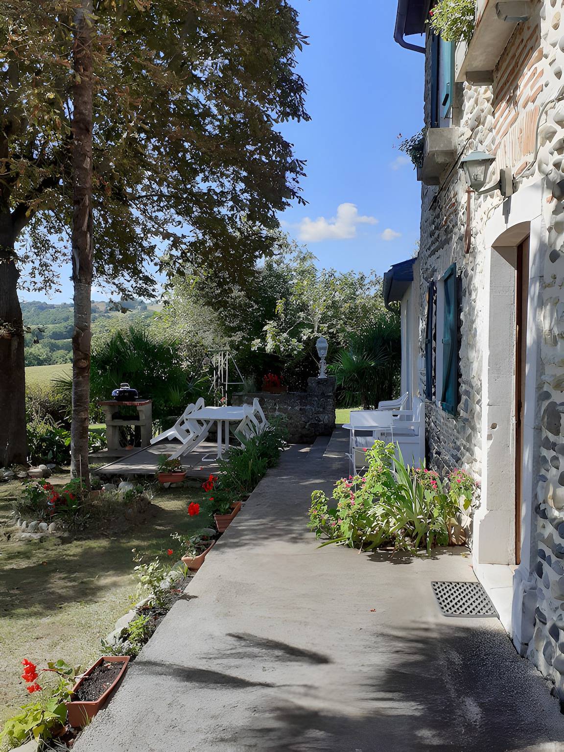 Authentisches Béarnaiser Landhaus mit Bergblick, Wlan und Klimaanlage in Lagor, Béarn