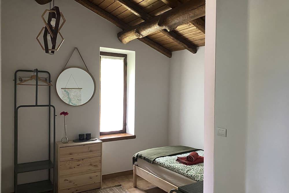 Ganze Wohnung, Cosy flat for nature lovers in the rustic mountain village of Livo on Lake Como in Livo, Comer See