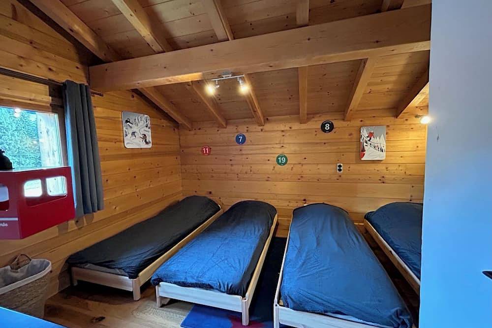 Chalet de l'Ours, au pied des pistes Espace Diamant, idéal pour les familles in Notre-Dame-de-Bellecombe, Région d'Albertville