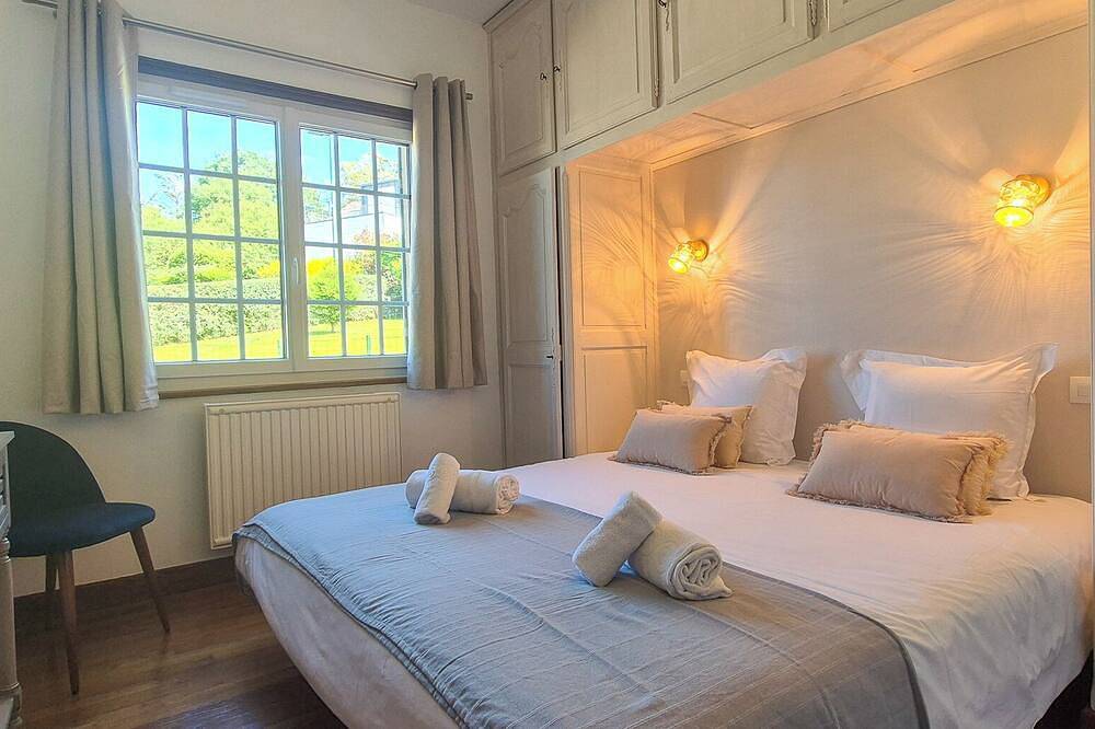 Les Embruns - 5-minute walk from the beach - Sleeps 10 - Villerville in Villerville, Lisieux region