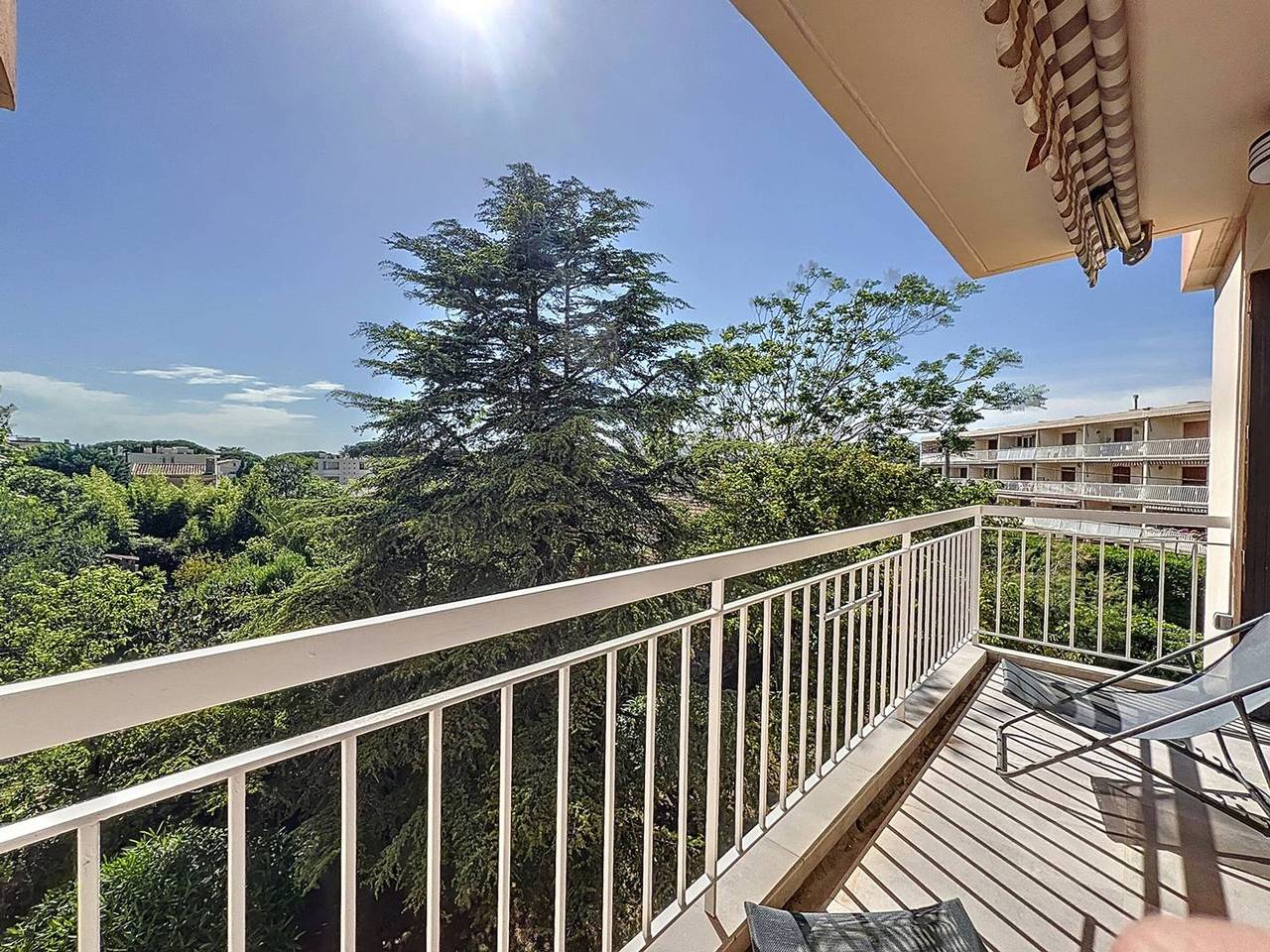 Appartement entier, Lumineux T3 climatisé près de la plage des Lecques, avec double terrasse et parking. in Les Lecques, Saint-Cyr-sur-Mer