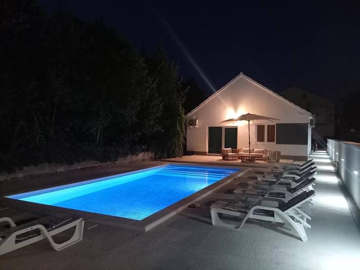 Villa pour 8 personnes, avec piscine et terrasse à Biograd na Moru