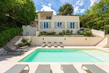 Cottage pour 16 personnes, avec jacuzzi ainsi que balcon et piscine à Mimet