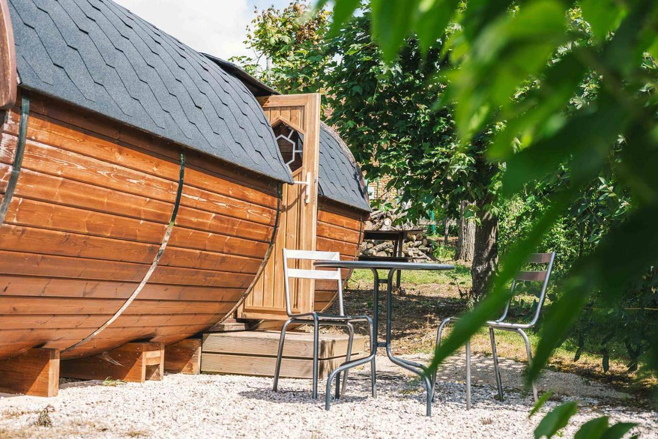 Tonneau en bois insolite au coeur du Charolais in Baron (Saône-et-Loire), Région de Charolles