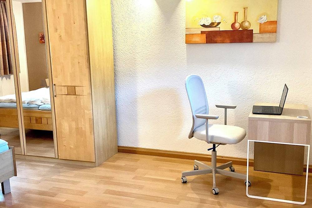 Ganze Wohnung, Ferienbungalow 2-4 Personen, 75 qm, mit 2 separaten Schlafzimmern und Terrasse in Schönau am Königssee, Berchtesgadener Alpen