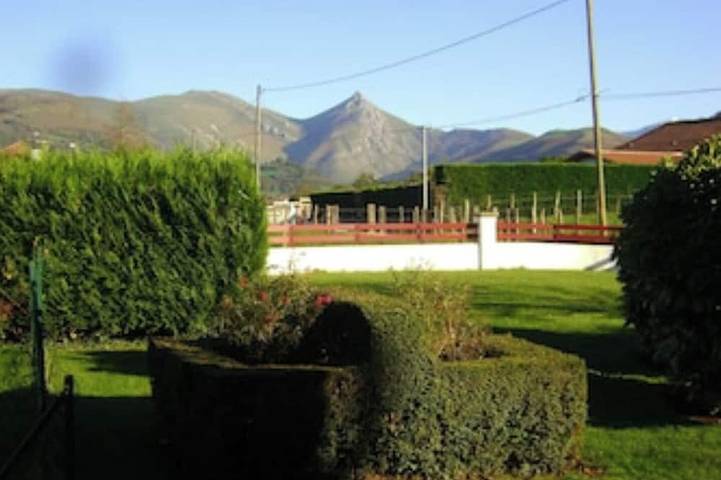 Gîte pour 4 personnes, avec terrasse et jardin, animaux acceptés à Ahaxe-Alciette-Bascassan