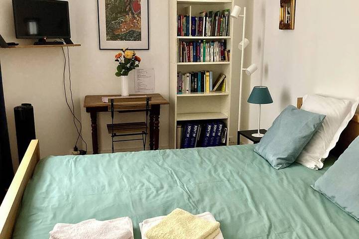 Bed and breakfast for 2 people in Paris
