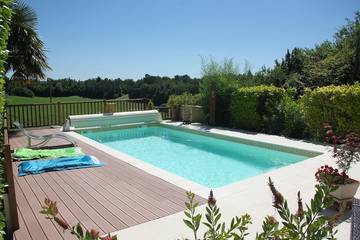 Gîte pour 6 personnes, avec jardin à Bertric-Burée