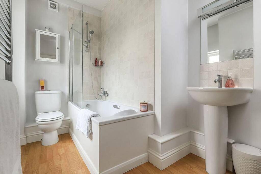 Entire apartment, Two-Bedroom Apartment in Winchester, South Downs