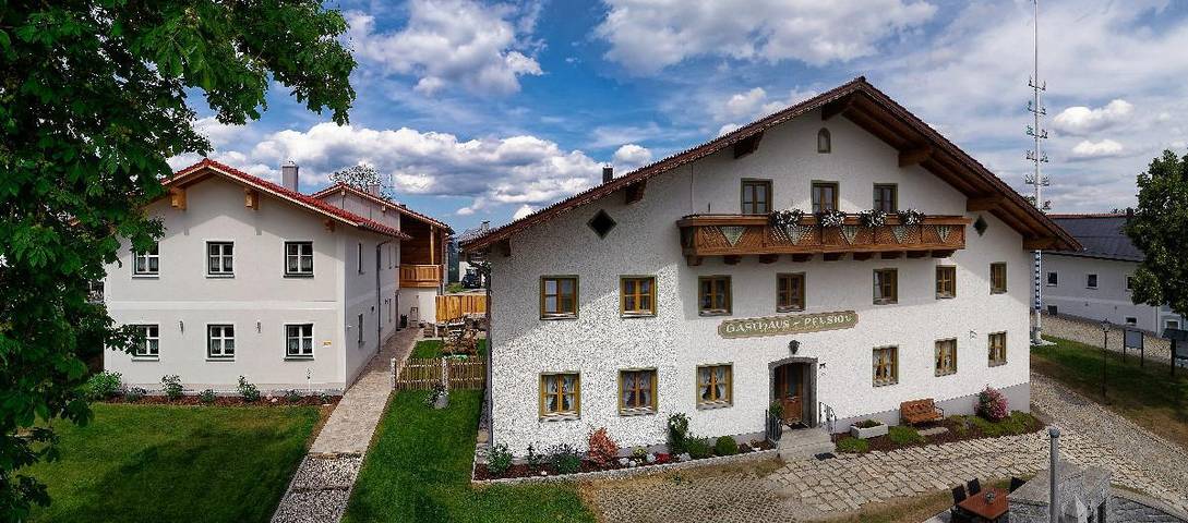 Ferienwohnung für 5 Personen, mit Balkon/Terrasse und Whirlpool sowie Terrasse und Garten in Dreiländereck (D-A-CZ)