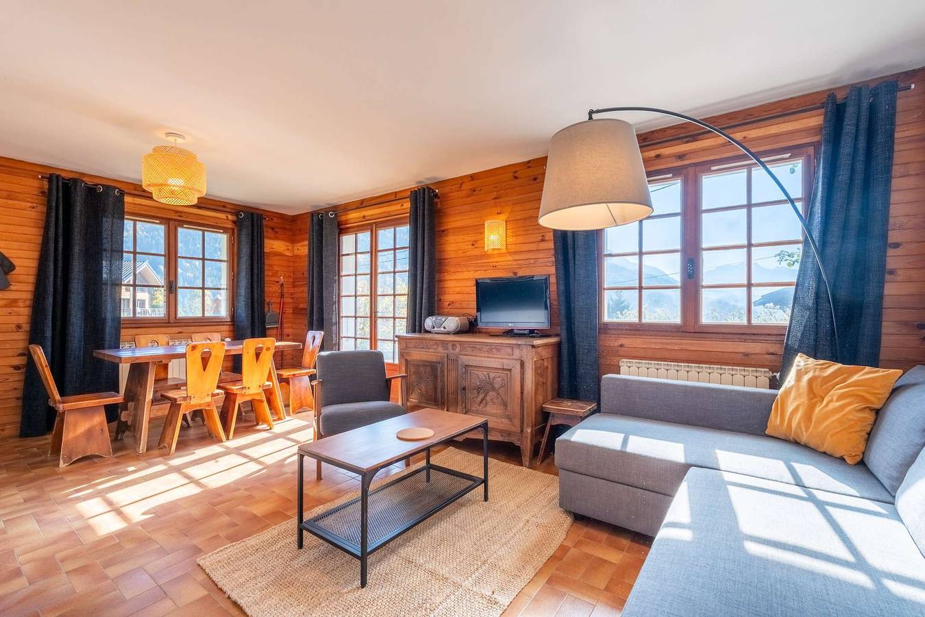 Entire holiday apartment, Appartement ensoleillé avec panorama sur les Alpes in Saint-Jean-de-Sixt, Annecy region