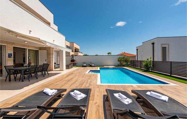 Location de vacances pour 8 personnes, avec terrasse à Gajac - 2