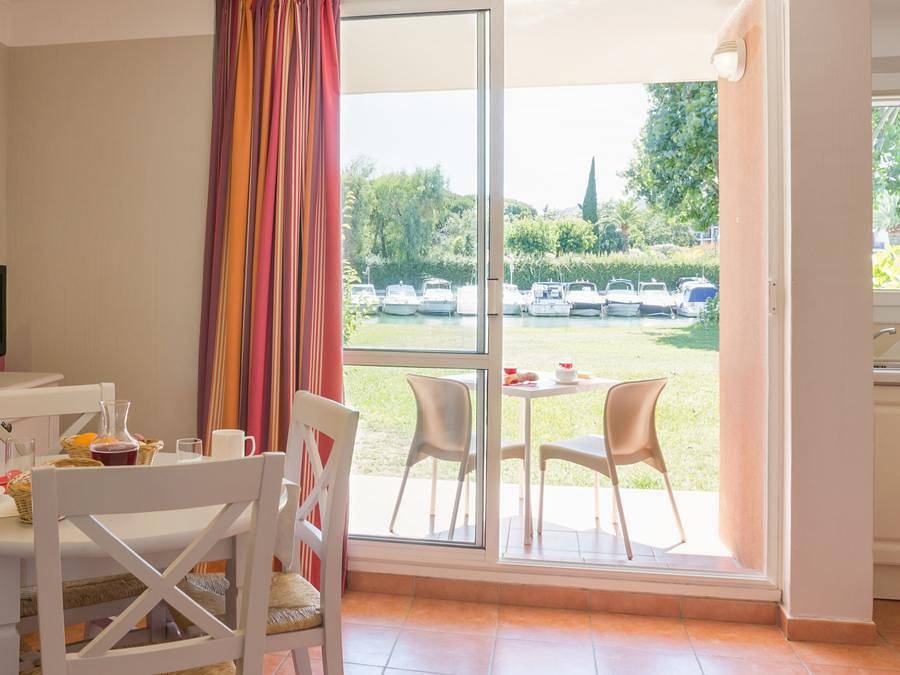 Pierre & Vacances Premium Résidence Les Rives de Cannes - Mandelieu - Studio 4 personnes - 1 alcôve - Terrasse ou balcon in Mandelieu-la-Napoule, Massif de l'Esterel