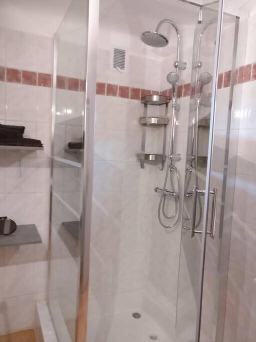 Gîte pour 2 personnes, avec vue et jardin dans Pampelonne - 3