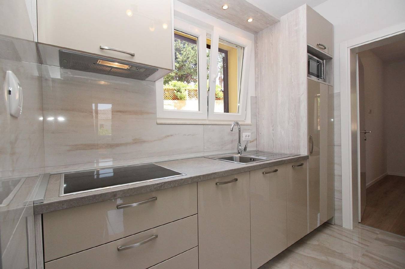 Ganze Ferienwohnung, Gemütliche Ferienwohnung in Baška mit Eigenem Balkon in Baska, Krk