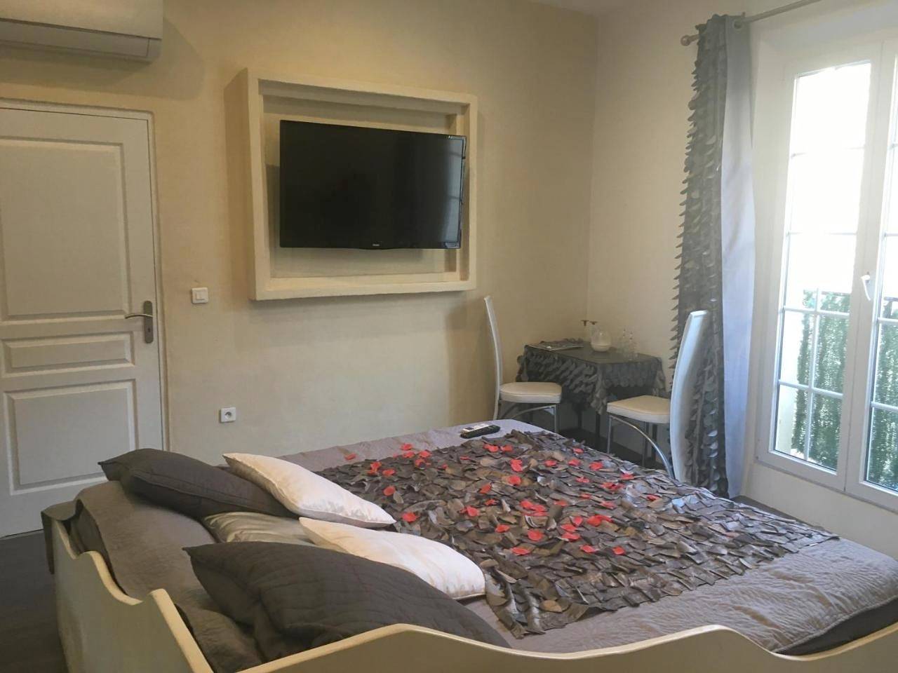 Two-Bedroom House in Saint-Rémy-de-Provence, Région d'Arles