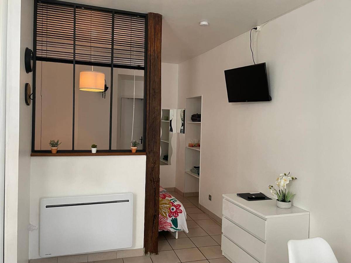 Appartement entier, One-Bedroom Apartment in Sancerre, Région de Bourges
