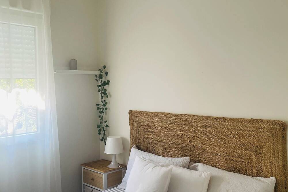 Welcoming house 100 meters from the river, sleeps 6. in Navaluenga, Valle del Alberche