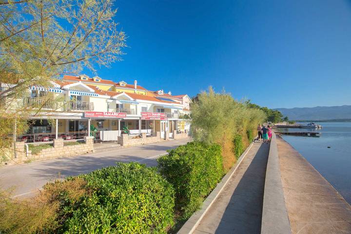 Ferienwohnung für 3 Personen, mit Balkon und Terrasse auf Krk - 2