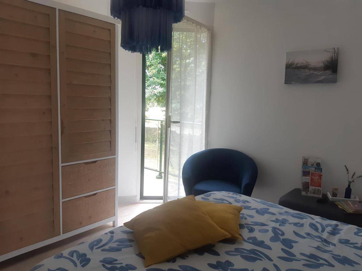 Double Room with Private Bathroom in Saint-Jean-la-Poterie, Région de Vannes