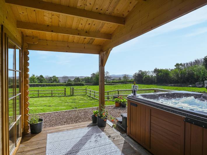 Log cabin for 4 people, with Garden in Herefordshire