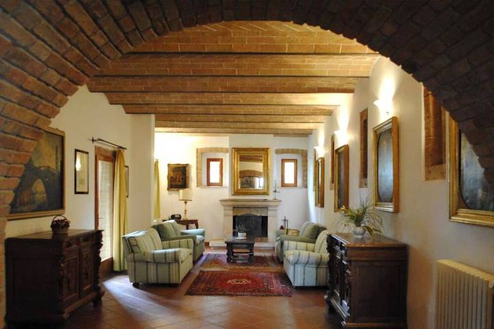 Splendido casale indipendente da 22 posti letto. Grande soggiorno, Piscina privata. Posizione panora in Monteroni d'Arbia, Siena e dintorni