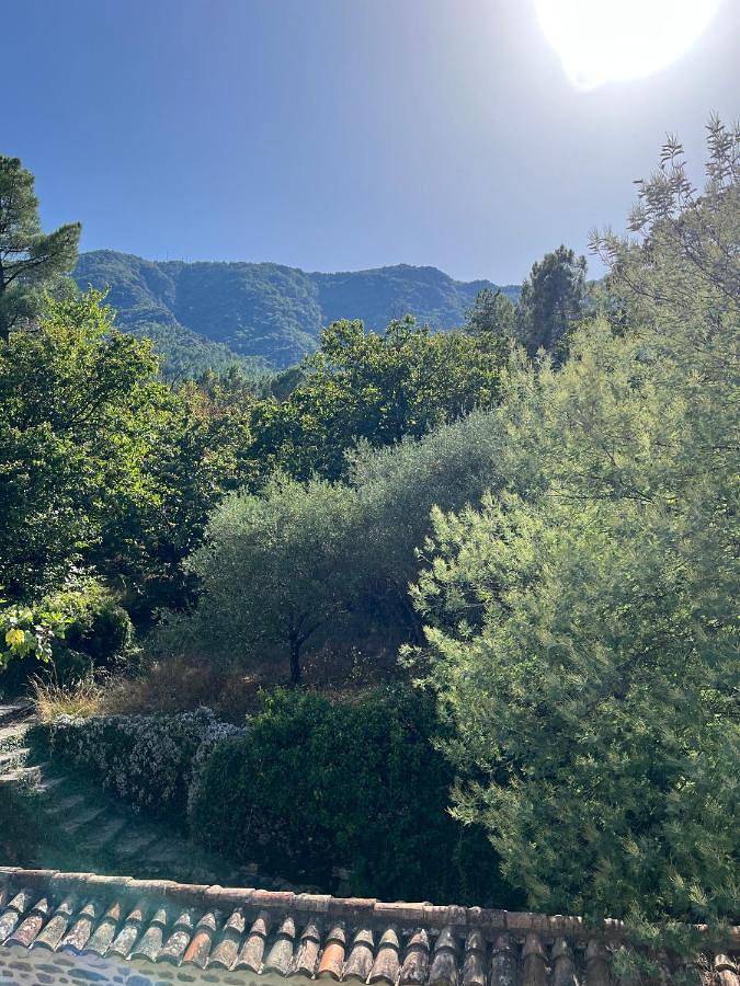 Gîte pour 4 personnes, avec vue ainsi que jardin et terrasse à Gravières - 2