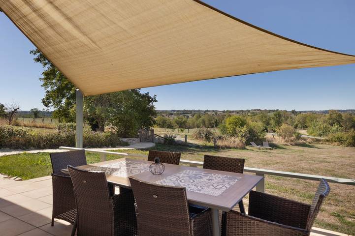 Gîte Grand-mère avec climatisation, piscine privée, terrasse privée et Wi-Fi in Région d'Aubussargues
