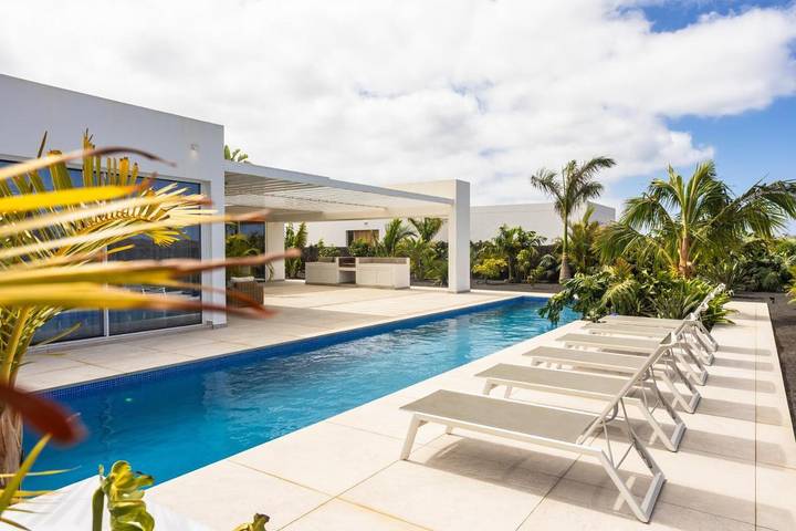 Villa voor 6 personen, with uitzicht and tuin as well as terras and zwembad in Costa Teguise