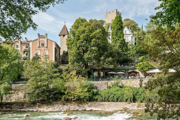 Ganze Wohnung, Ferienwohnung "Laurin" mit zentraler Lage und privater Terrasse in Meran, Texelgruppe