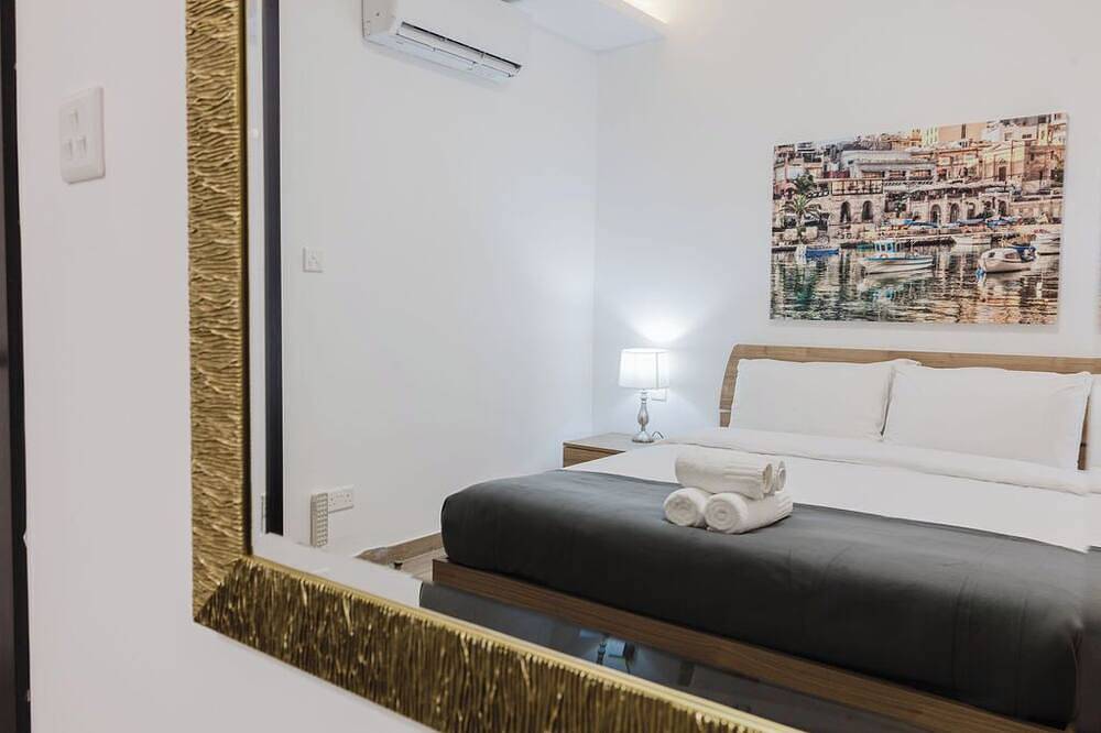 Ganze Wohnung, Kick back and relax in this newly built breathtaking views of Xemxija in St. Paul's Bay, Insel Malta