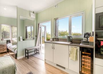 Holiday Home for 4 People in Pembrokeshire, South-Wales, Photo 1