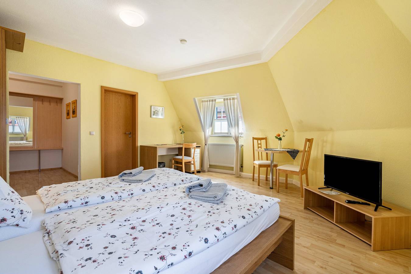 Room 'Zimmer 'Sonnengruß'' with Wi-Fi in Meißen, Region Meissen