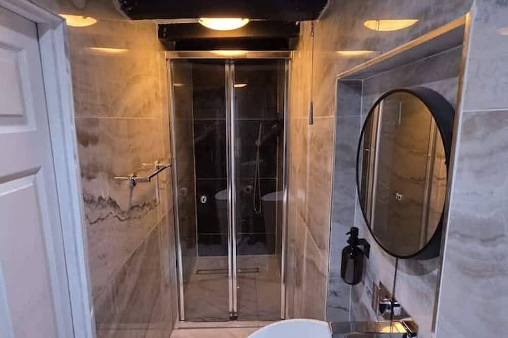 Courtyard Lodge- Double Room 5 in Central Bedfordshire