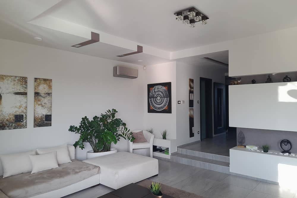 Private Familienvilla mit Jacuzzi und Pool in Wudersch, Budakeszi járás