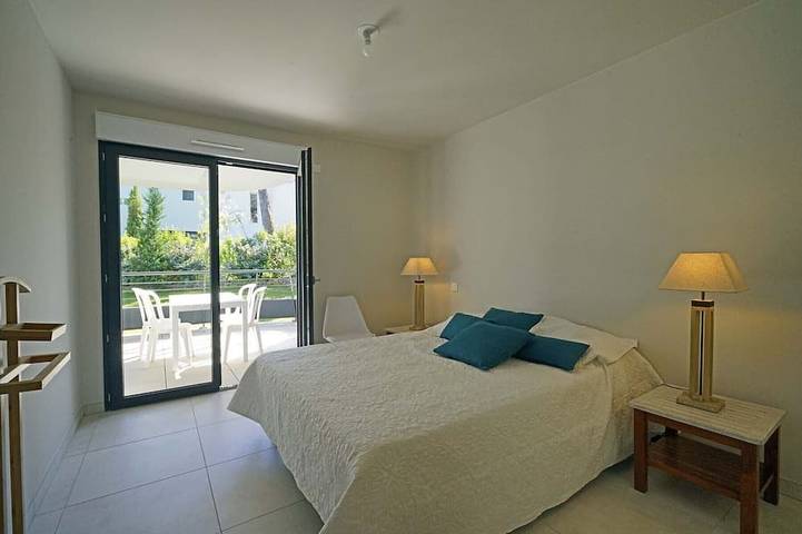 Gîte pour 4 personnes, avec jardin ainsi que piscine et terrasse dans Golf et Tennis Club de Valescure - 2