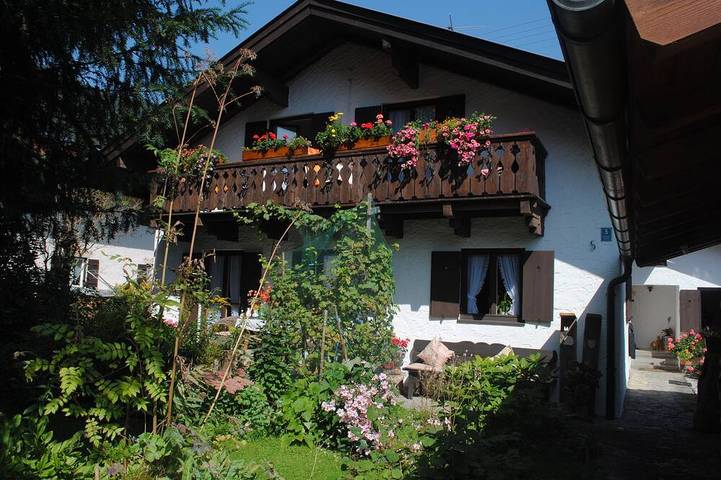 Ferienwohnung für 4 Personen, mit Garten und Balkon in Farchant