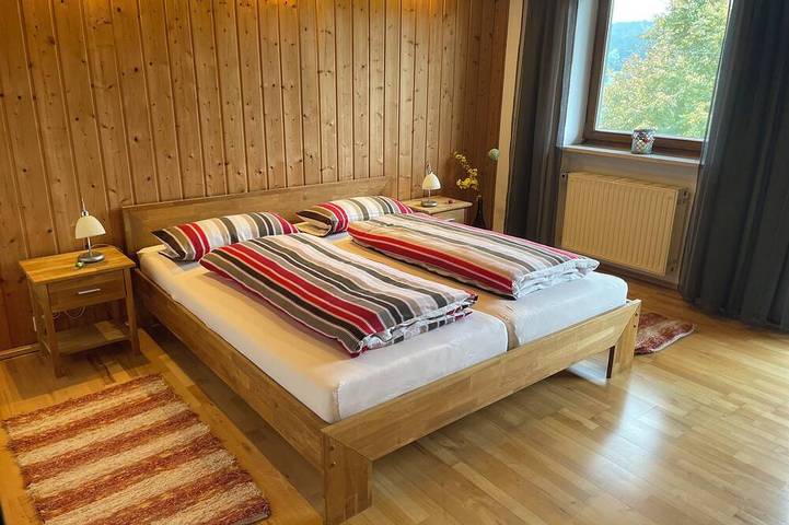 Ganze Wohnung, Ruhige Wohnung im Grünen mit Balkon in Weiding, Ostbayern