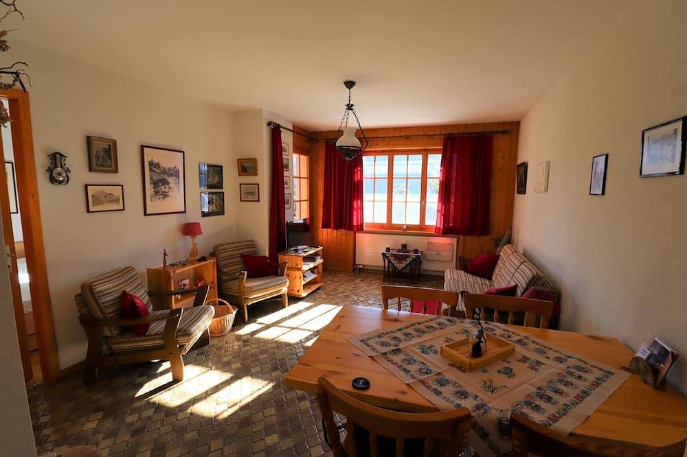 Ganze Wohnung, Außen: 2-Zimmer-Wohnung mit Südbalkon mit Blick auf das Matterhorn. Klappbare Terrassenmöbel. Für 2 in Saint Luc, Anniviers