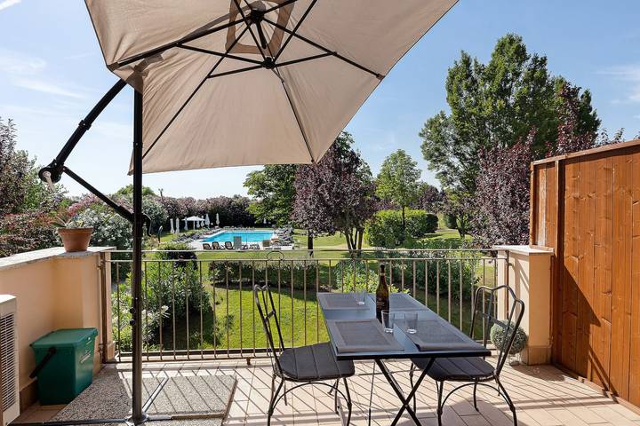 Entire apartment, Apartment 'Golf & Lake Relax' with Mountain View, Wi-Fi and Air Conditioning in Castelnuovo del Garda, Garda Mountains