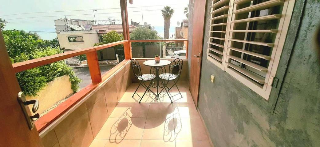 Appartement de vacances pour 14 personnes, avec jardin et vue sur le lac ainsi que vue et piscine, animaux acceptés