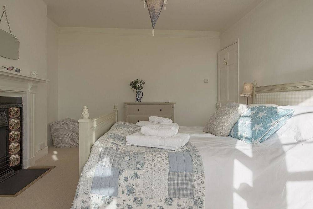 1 Florence Place, pet friendly, luxury holiday cottage in Falmouth in Falmouth (Cornwall), Cornwall