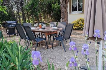 Gîte pour 6 personnes, avec jardin à Jonquières